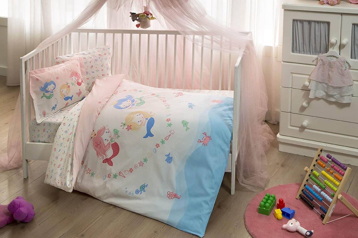 komplekt-postelnogo-belja-v-krovatku-tac-mermaid-pink-ranfors