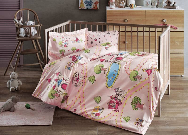 komplekt-postelnogo-belja-v-krovatku-tac-princess-ranfors